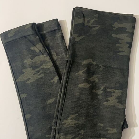 SPANX Seamless Camo High Waist Leggings S - Picture 6 of 6